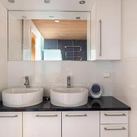 2ndhomes Luxury 2br With Rooftop Terrace & Sauna In Kamppi Center
